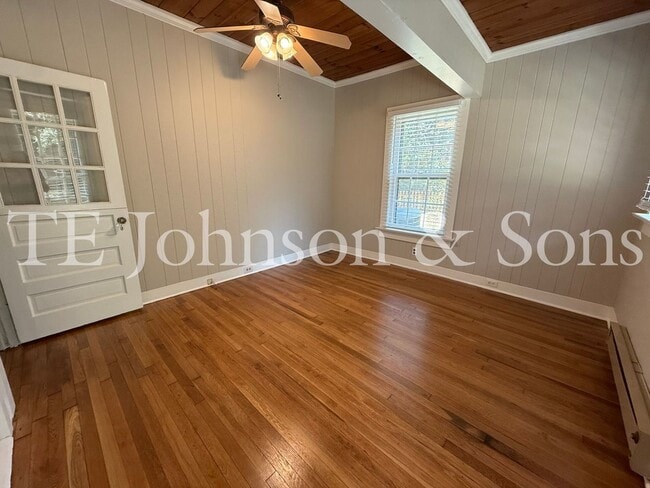Building Photo - 817 S Hawthorne Rd