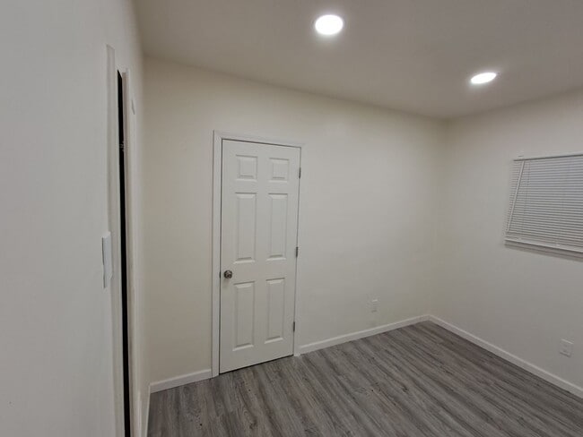 Building Photo - 2-bedroom, newly remodeled home on Flint's far east side