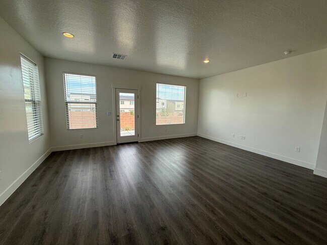 Building Photo - 2313 E Luciano Ln