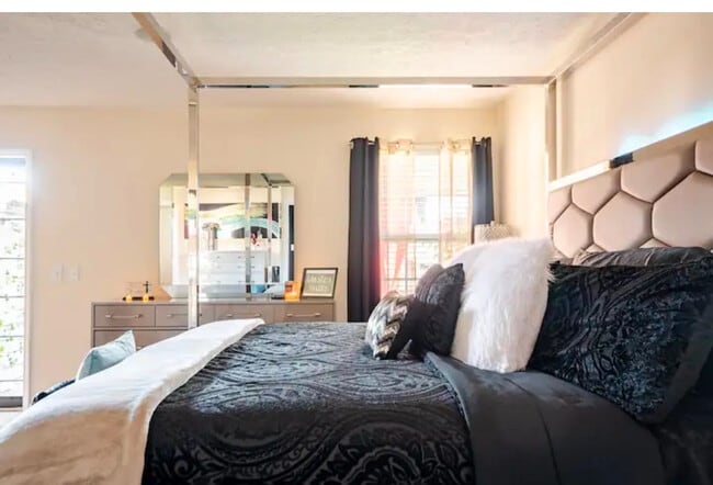 Building Photo - 901 Bordeaux Pl