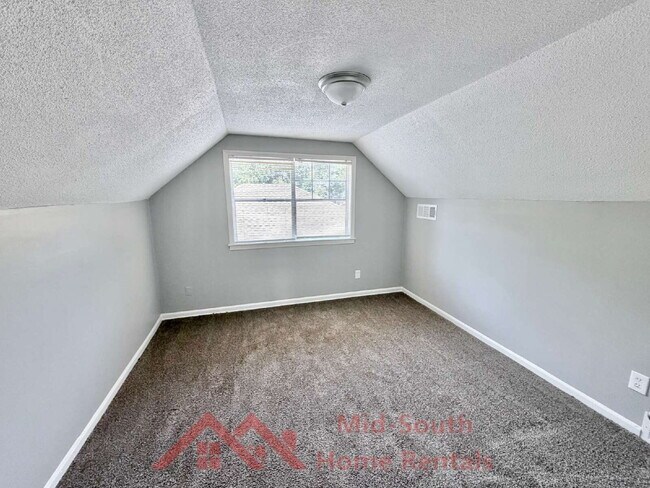 Building Photo - 1733 Gowan Dr