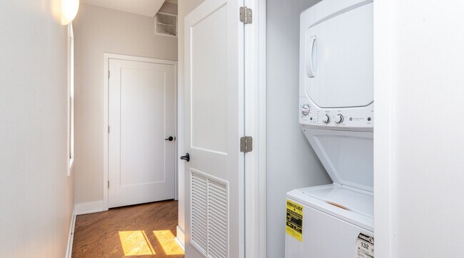 Building Photo - 2639 N Wayne Ave