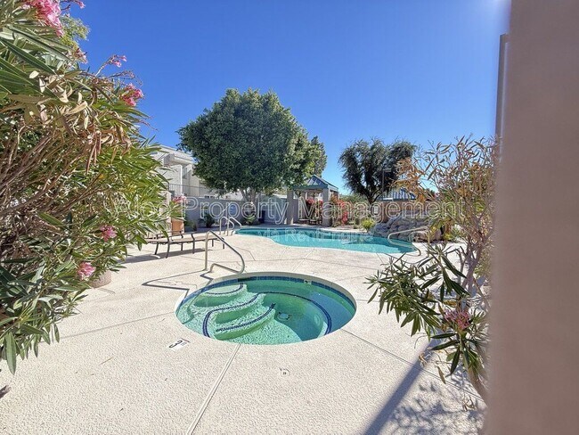 Building Photo - 2027 E University Dr