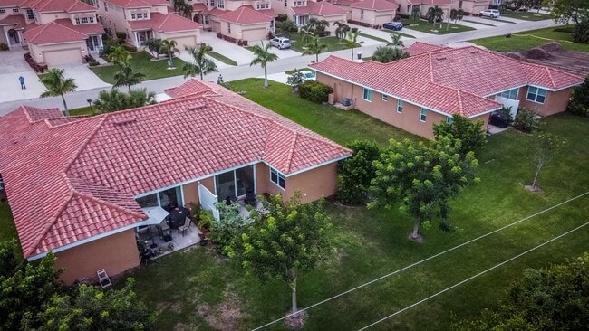 Building Photo - Burnt Store Isles duplex