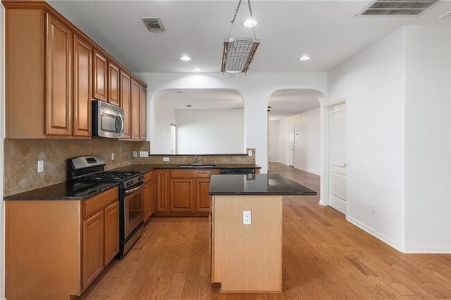 Building Photo - 2125 Amur Dr