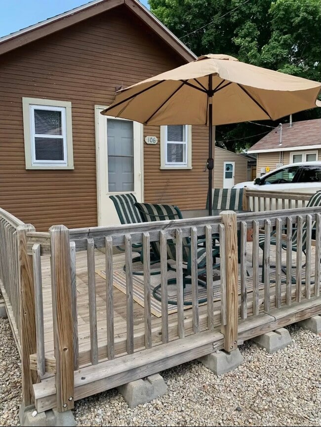 Building Photo - 106 15th Ave S