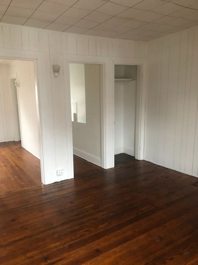 Building Photo - Coming Soon - 5 Bedroom 1 bath home - York...