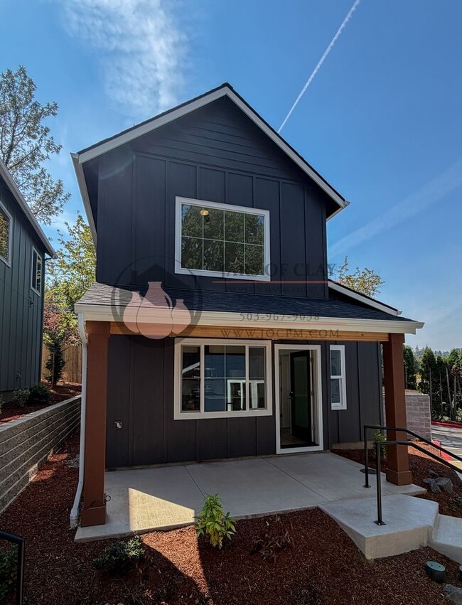 Building Photo - 2560 Gilbert St S