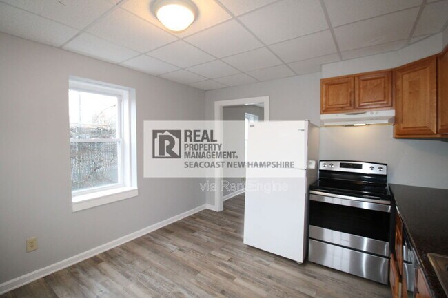 Building Photo - 10 Charles St