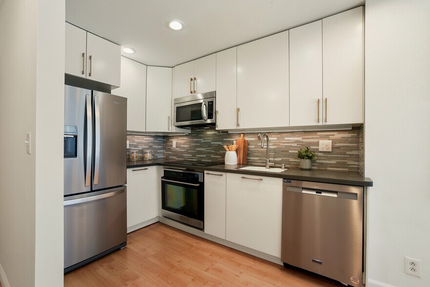 Building Photo - 1 Daniel Burnham Court