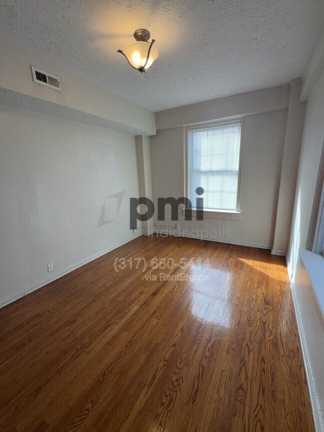 Building Photo - 1 W 28th St