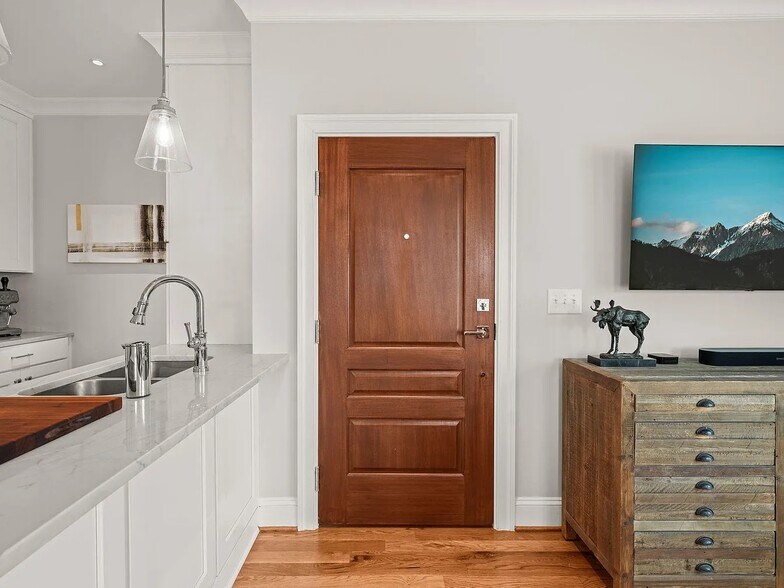 Building Photo - 605 Smedes Pl