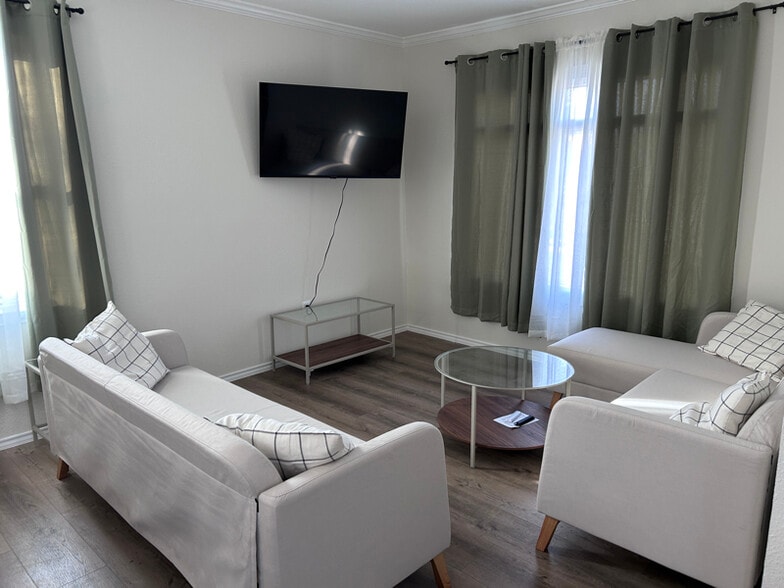 Building Photo - 502 Potomac St