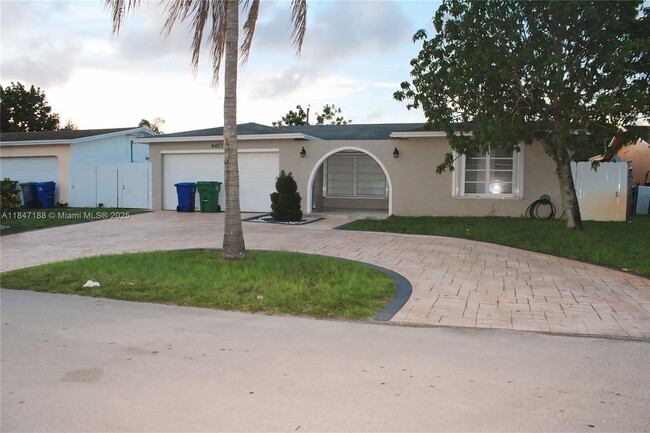 Building Photo - 8457 Sheraton Dr