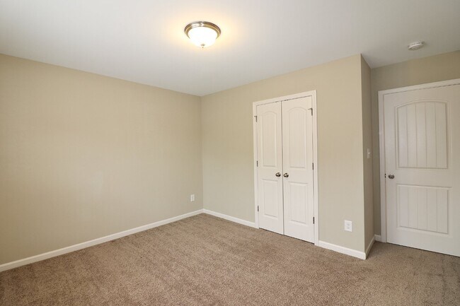 Building Photo - Spacious 4-Bedroom Home with Fireplace in Fayetteville, NC - A Must-See Rental Property!