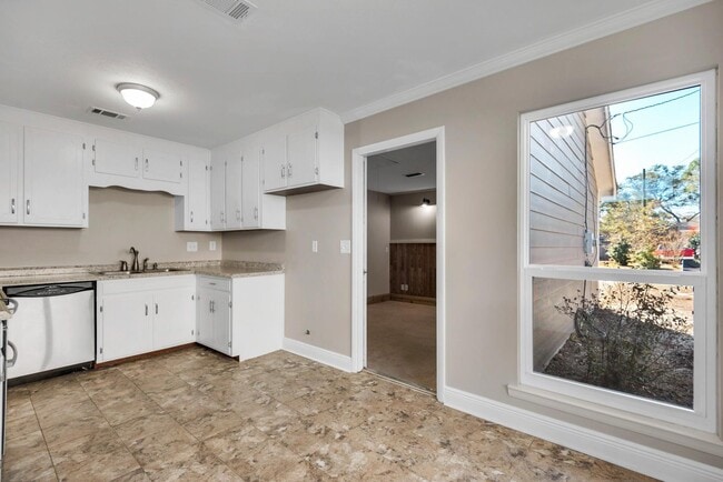 Building Photo - 266 Honeysuckle Way