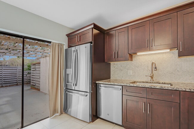 Building Photo - 803 8th Terrace