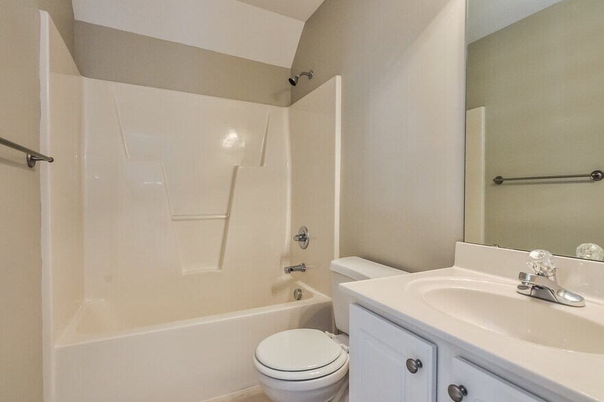 Building Photo - 3011 Watsonia Dr