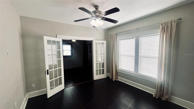 Building Photo - 403 S Albany Ave