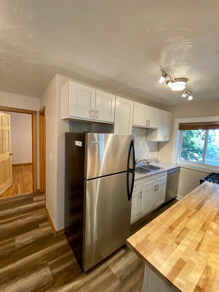 Building Photo - 2176 Dayton Ave