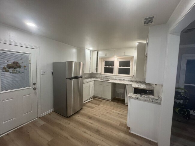 Building Photo - Charming 3-Bedroom Home in Sherman Available NOW!