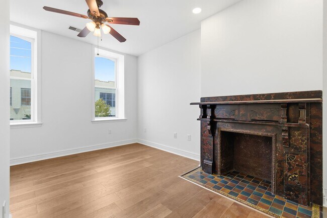 Building Photo - 2306 E Carson St