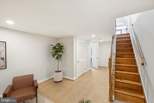 Building Photo - 625 Gresham Pl NW