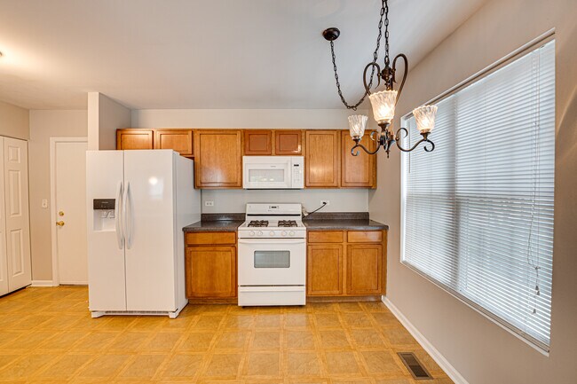 Building Photo - 2427 Stoughton Cir