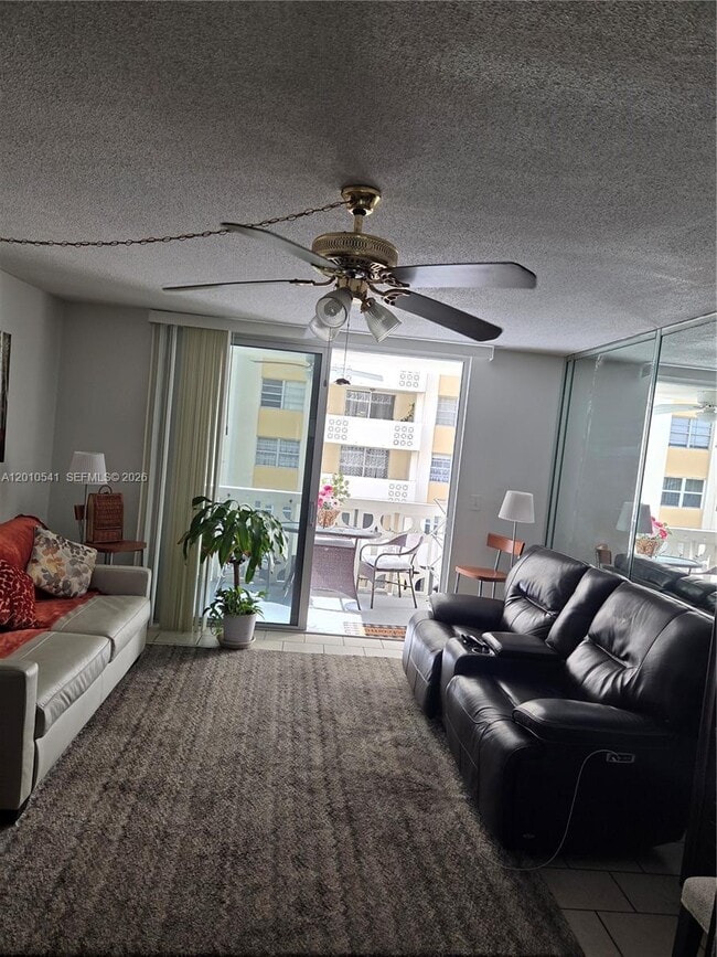 Building Photo - 1817 S Ocean Dr