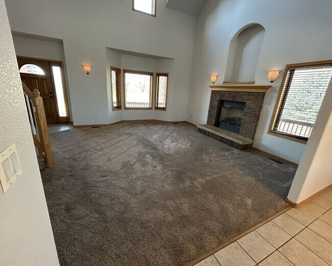 Building Photo - Room to Roam – Stunning Home on 2.4 Acres