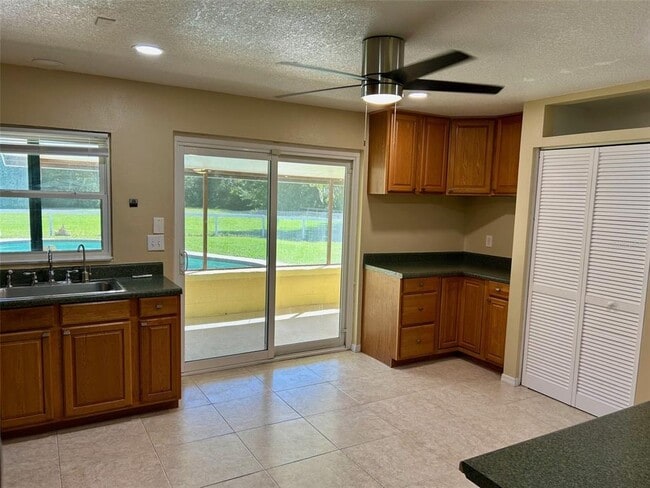 Building Photo - 1567 Brooks Ln