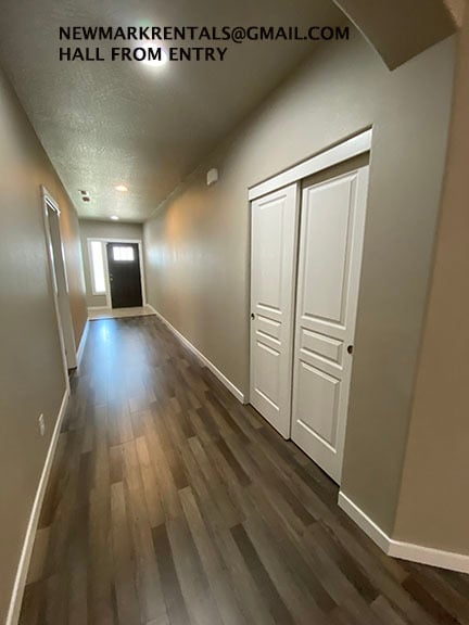 Building Photo - 1640 SW Panorama Dr