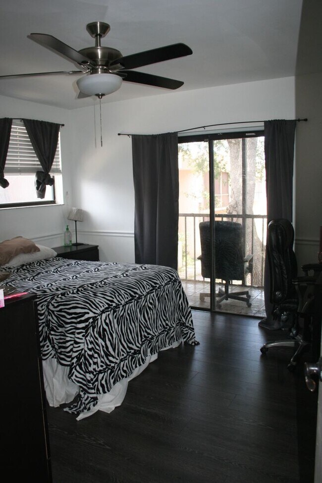 Building Photo - Pretty, Huge, Updated Townhome