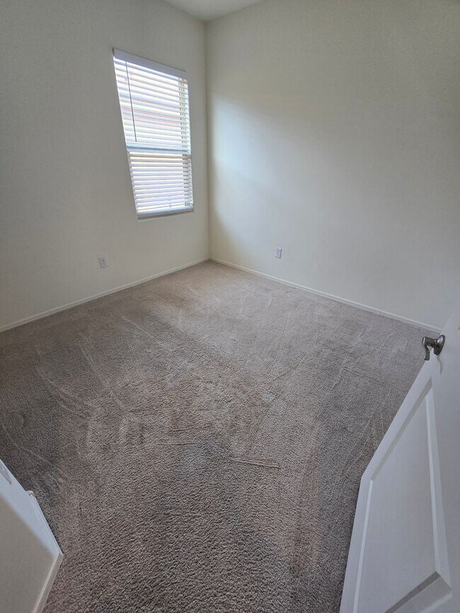 Building Photo - Like-New Home in Southeast Tucson’s Most Desirable Neighborhood!