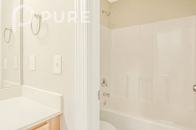 Building Photo - 5824 Clarks Fork Dr