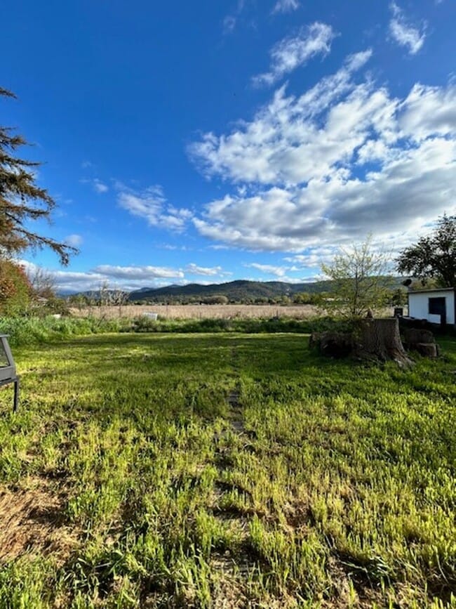 Building Photo - Coming soon - 4 bedroom, 2 bath home near ...