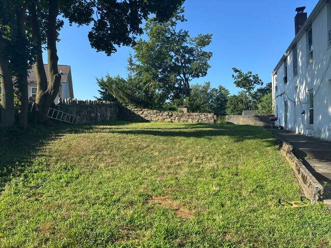 Building Photo - 55 Bouton St