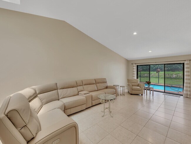 Building Photo - 7747 Villa Nova Dr N