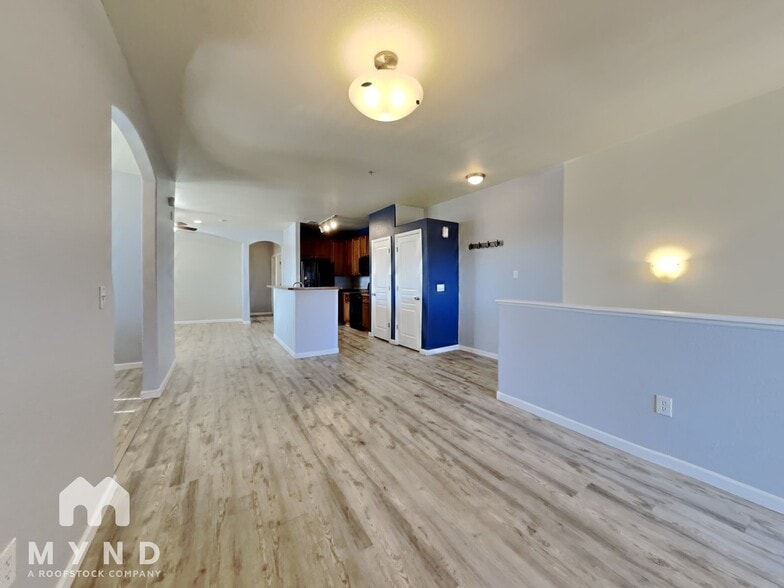 Building Photo - 803 E 98th Ave