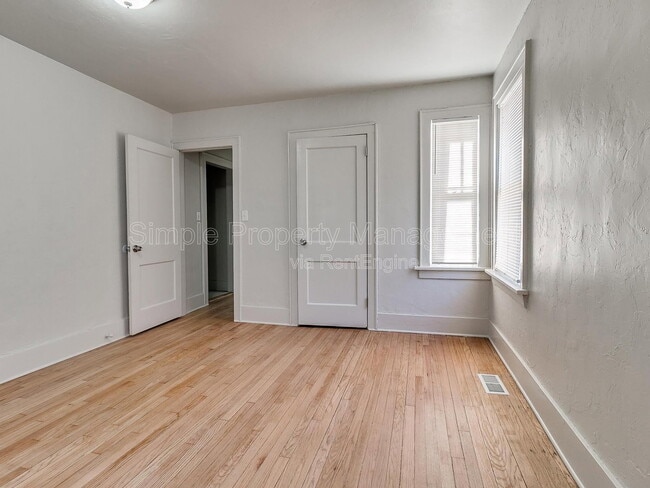 Building Photo - 943 East Dr