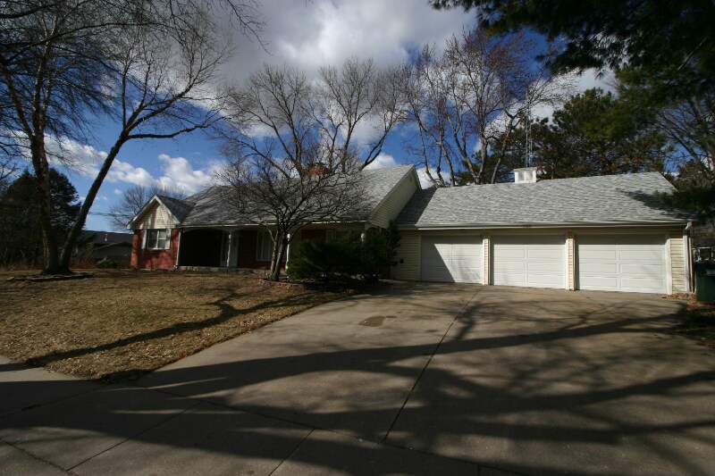 Building Photo - 3120 Loveland Dr