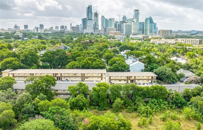Building Photo - 1616 W 6th St