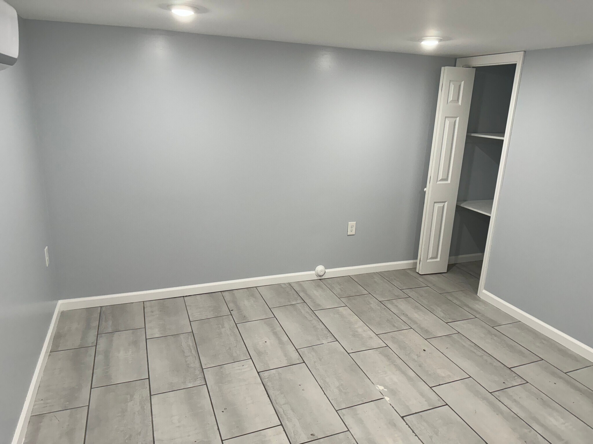 Building Photo - 288 2nd Ave W