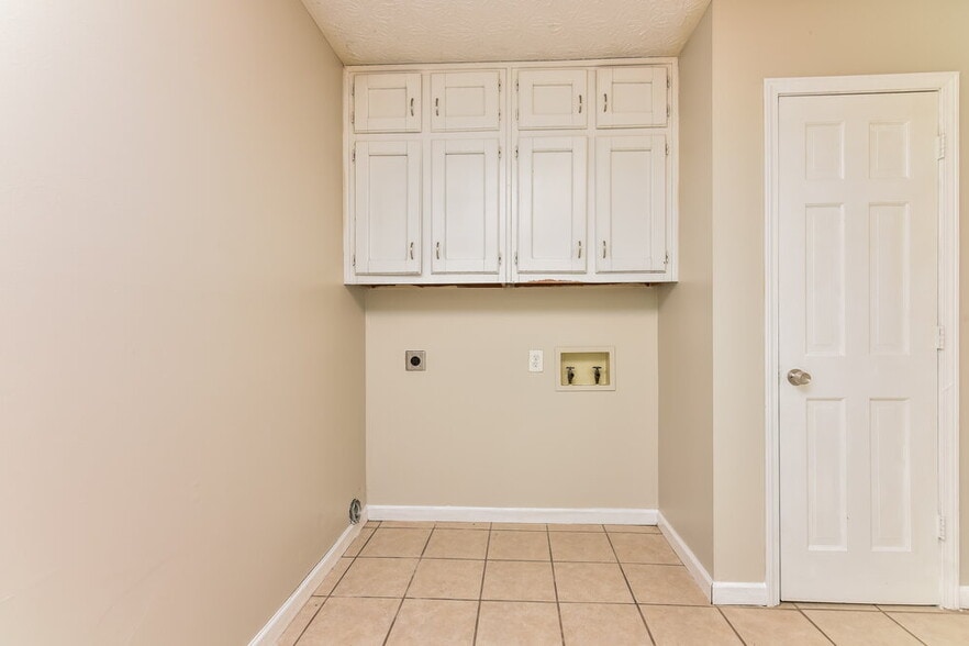 Building Photo - 5002 Post Rd Ct