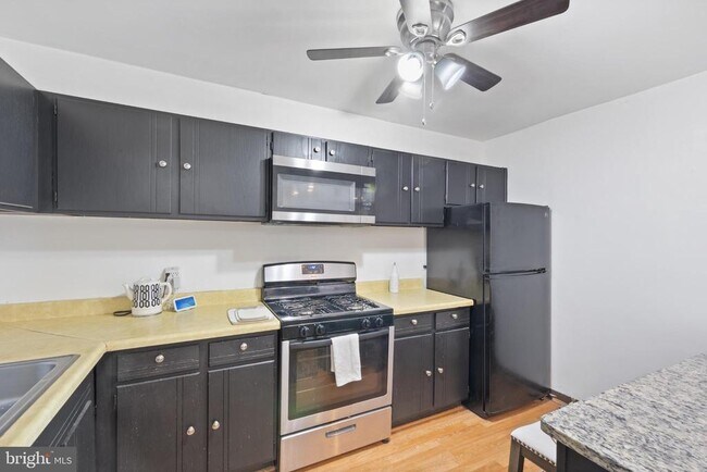 Building Photo - 804 Quince Orchard Blvd