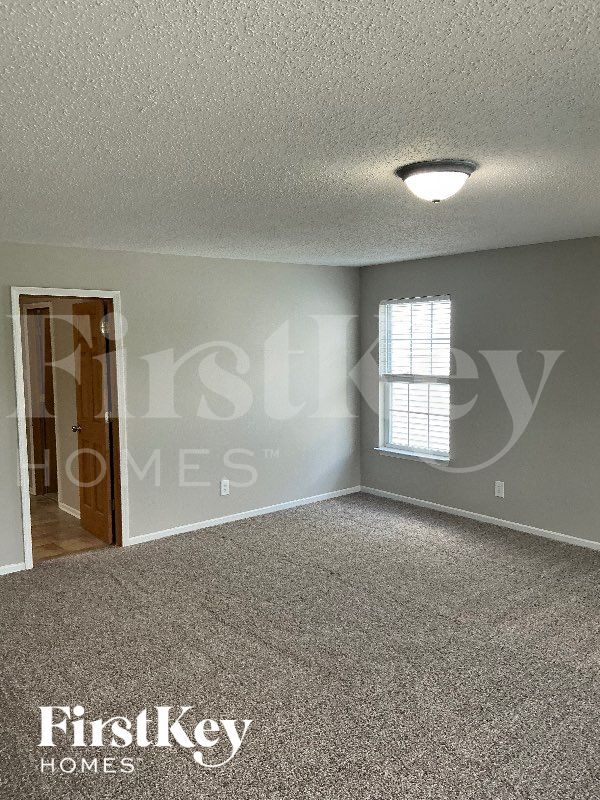 Building Photo - 8636 Aylesworth Dr