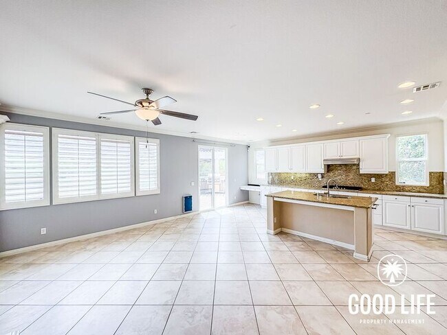 Building Photo - 3896 Lake Cir Dr