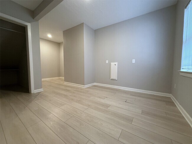 Building Photo - 1702 Studewood St
