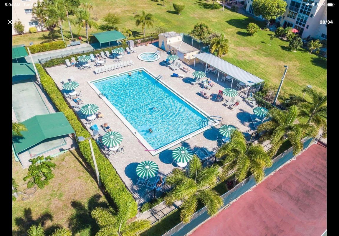 Building Photo - 2300 NE 1st Ln