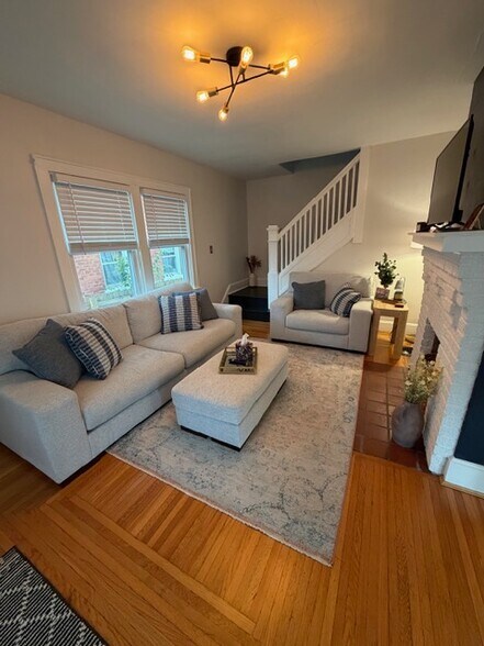 Building Photo - 3634 Besuden Ct